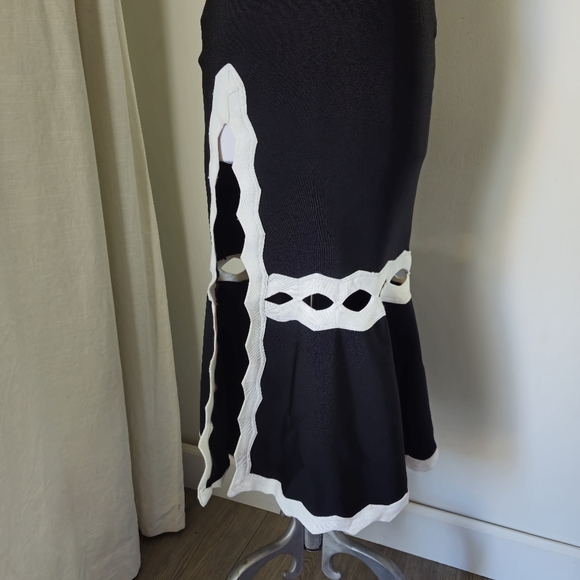Donnee Par Dieu black and white scalloped stretch dress - Picture 3 of 9